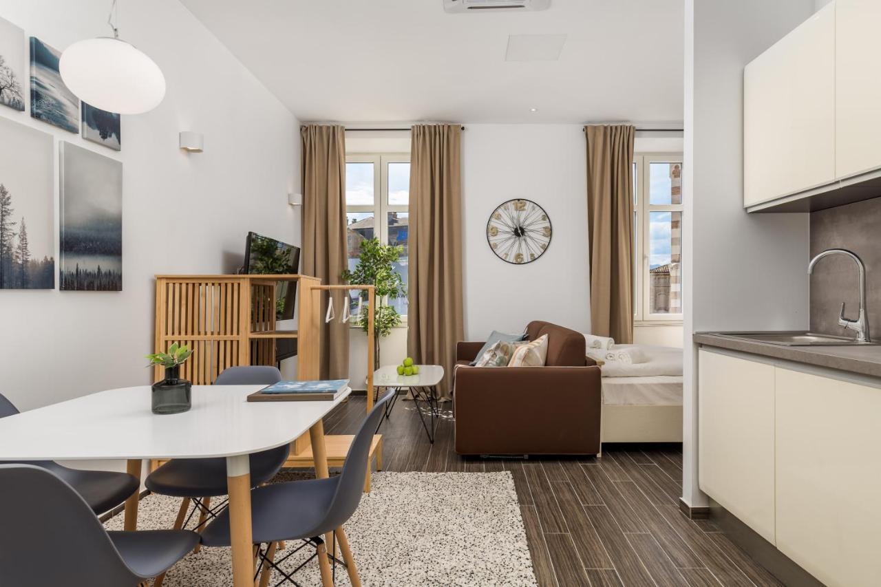 Apartments Harbour View 리예카 외부 사진